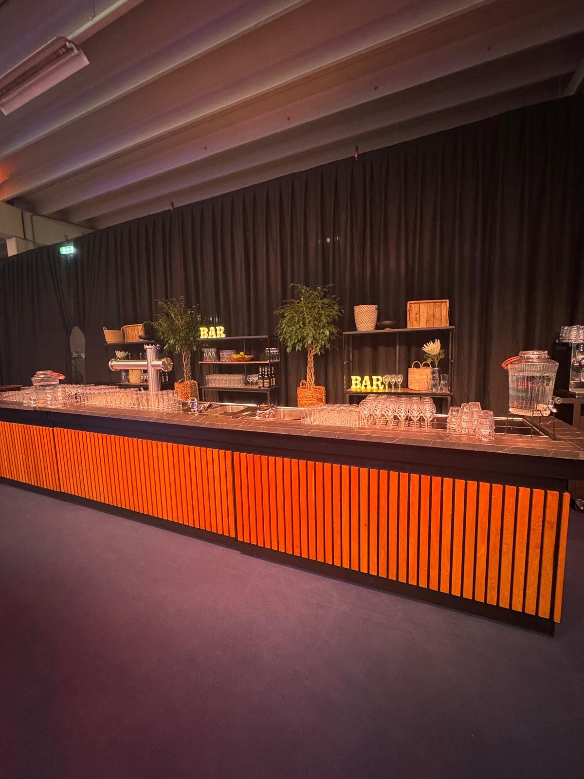 Bar uitstraling zakelijk