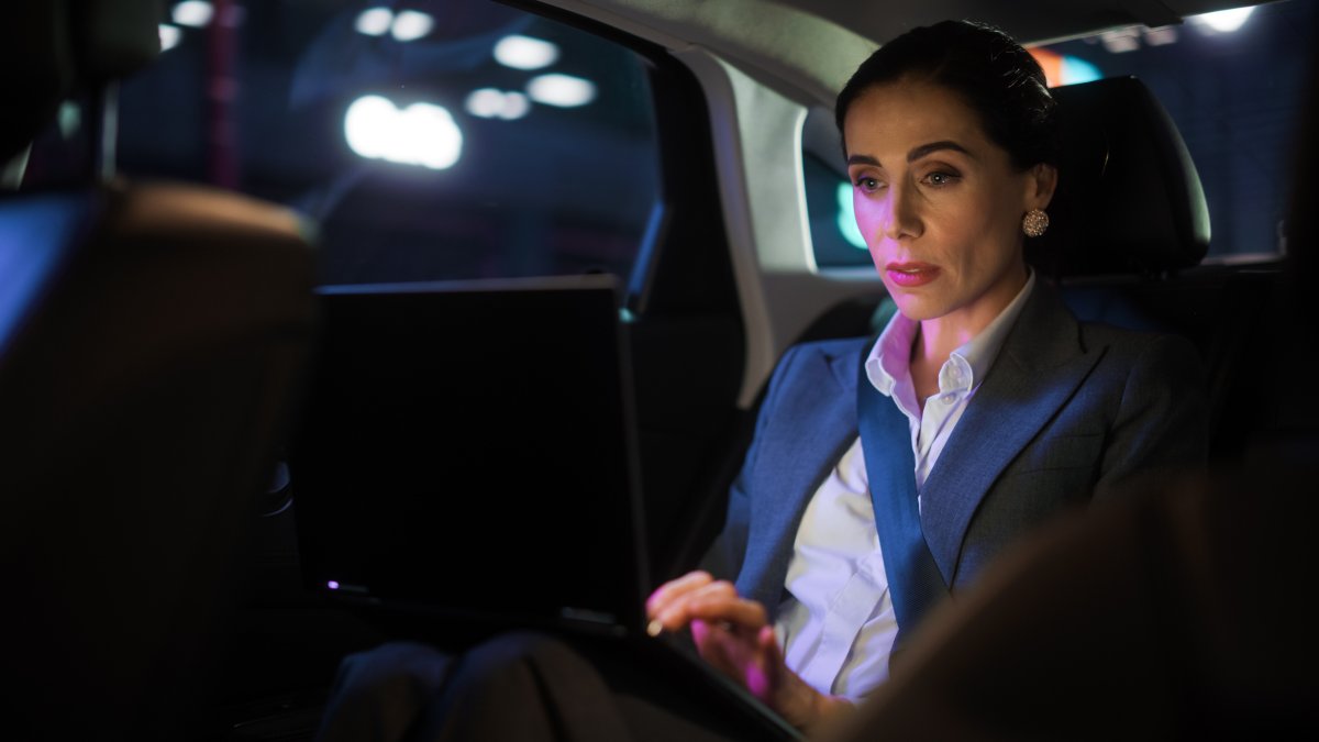 bussines woman, airport transfer