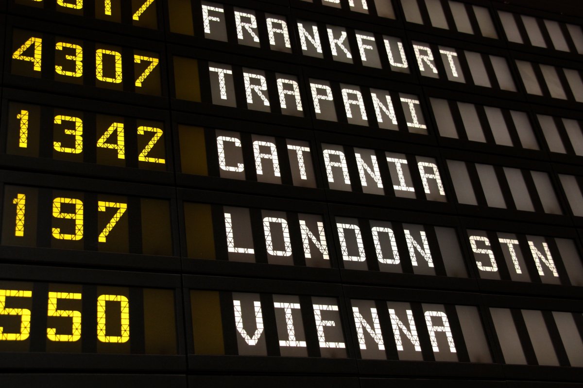 arrival hall, departures, flight info