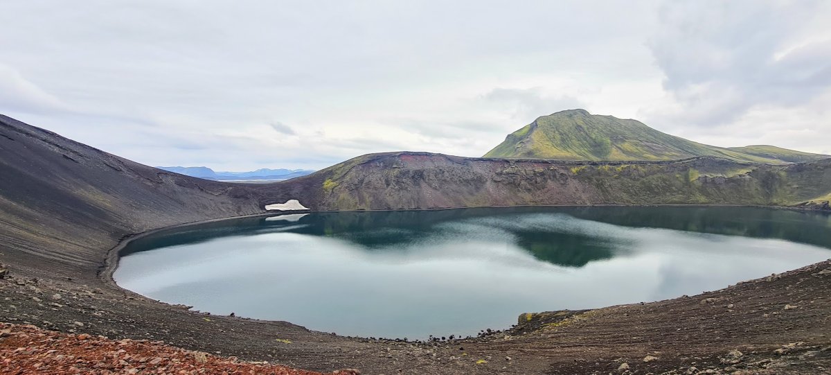 Bláhylur (Hnausapollur) Lake