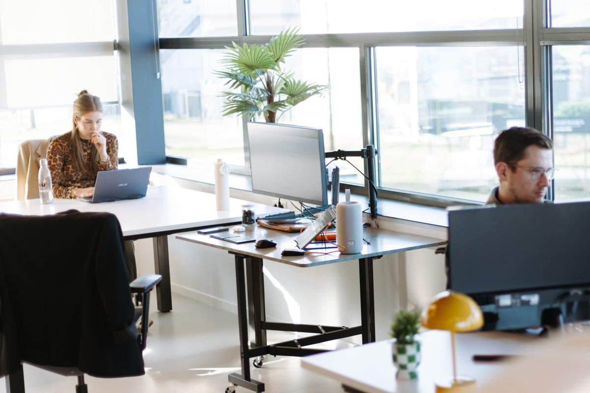 Thuiswerken of coworking space: wat is de beste keuze voor jou in 2026?