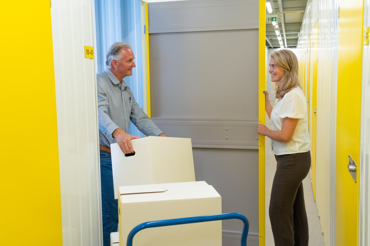 Spullen inpakken voor opslag: de ultieme checklist voor een zorgeloze verhuizing