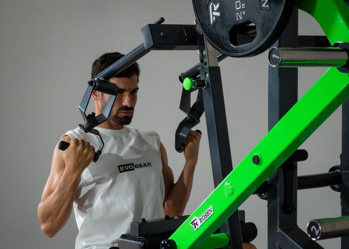Análise técnica da remada alta articulada