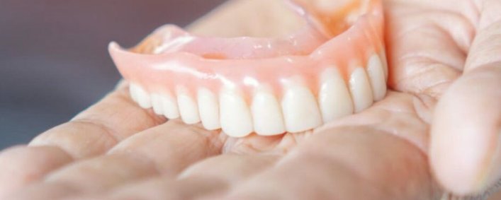The Ultimate Guide to signs you might need dentures