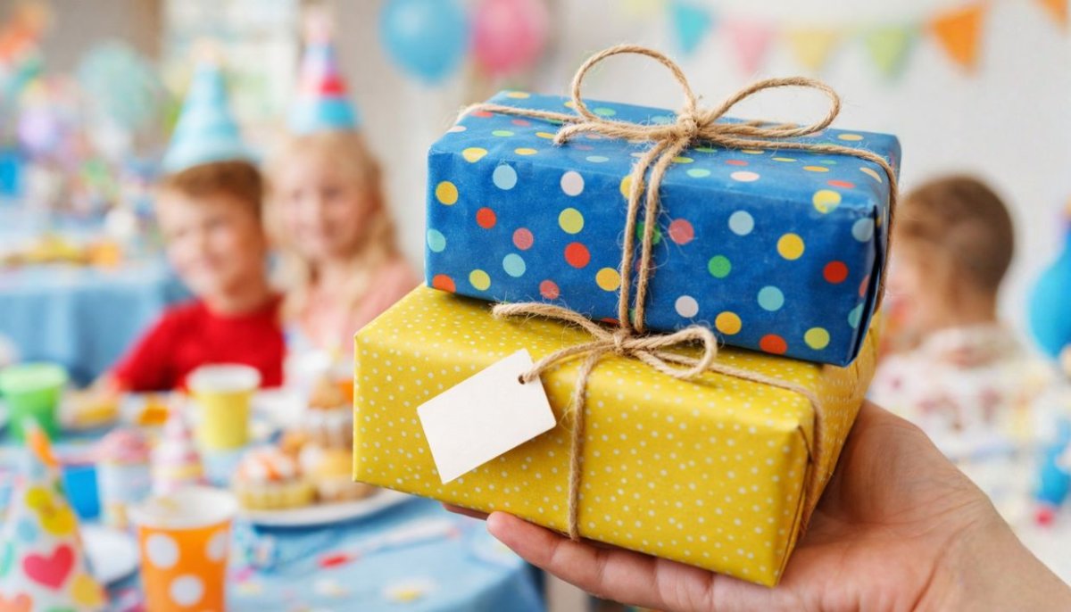 Måste man ge present till barnets kompisar