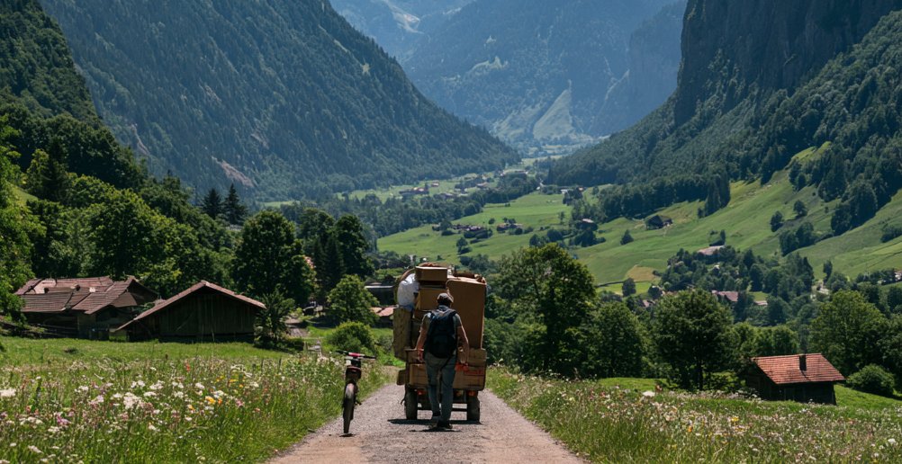 Professional international removal service transporting furniture to Switzerland