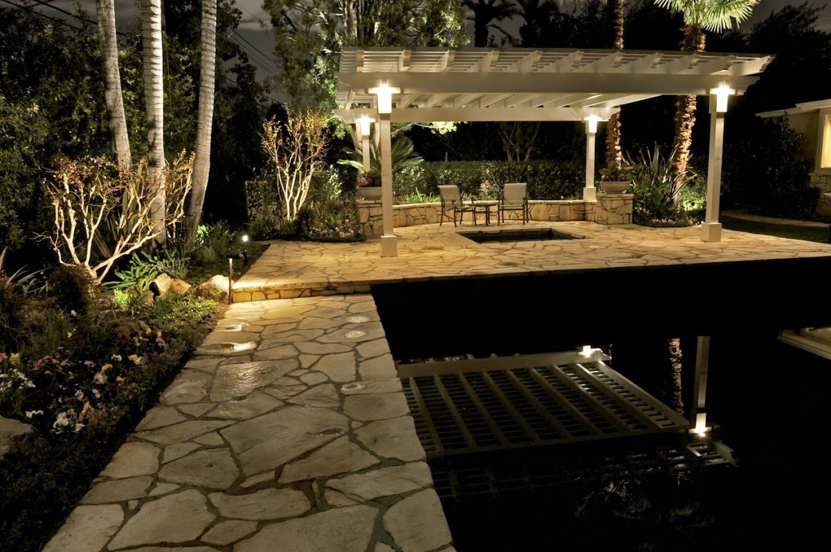 Landscape Lighting Design & Installation in Los Angeles